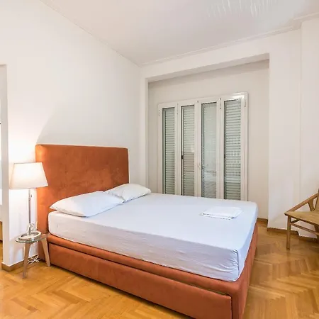 Апартаменты Victoria Plaza Palace